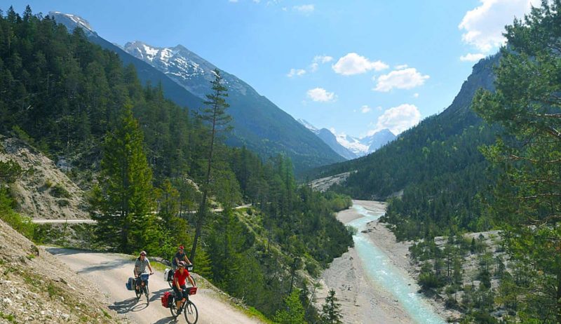 We volgen de Isar-Fietsroute van de Alpen tot aan de Donau