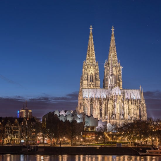 De Dom in Keulen bij avondlicht