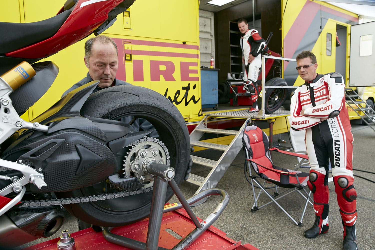 Ducati is bij elke training aanwezig en heeft alles onder controle.