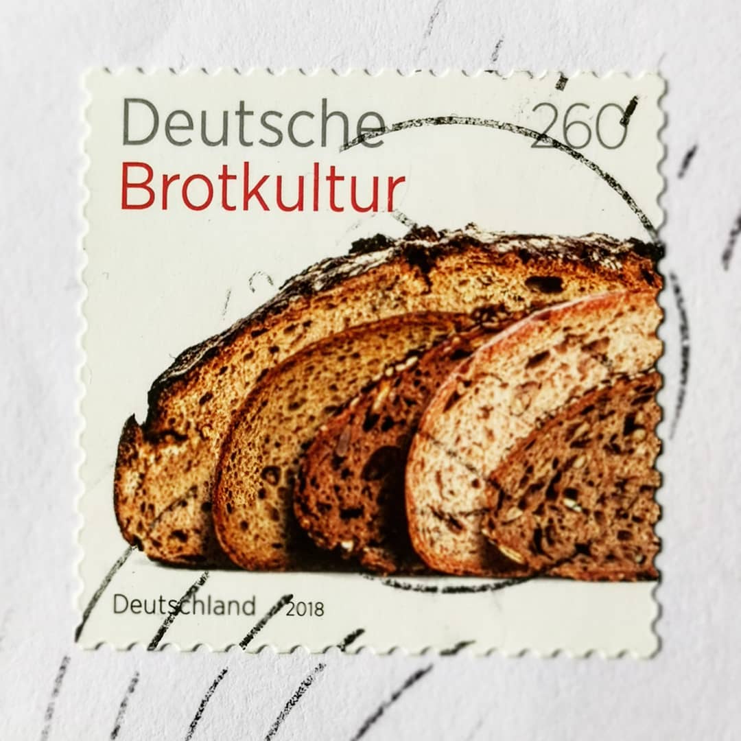 Duits brood is wereldberoemd! Maar wist je al dat de ‘Duitse broodcultuur’ sinds 2014 zelfs op de Werelderfgoedlijst van UNESCO staat? 💕🍞 #brood #typischdeutsch #typischduits  #unesco #wereldcultuurerfgoed #lekkerbroodje #ilovecarbs #heerlijk #broodjegezond #cultuur #buren #duitsland #didyouknow #goodtoknow #facts #germany #reizen