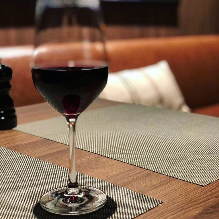 In de VS vieren ze vandaag ‘National Red Wine Day’. Wij vinden dit een goede reden om vanavond van een glaasje rode wijn te genieten. 😉 Wat is jouw favoriete rode wijn? 🍷
#rodewijn #proost#cheers #redwineday #rotwein #heerlijk #genieten #glaasjewijn #gezellig #redwinelover #tasting #lekkerwijntje #weinliebe #winelovers #wijntjeerbij