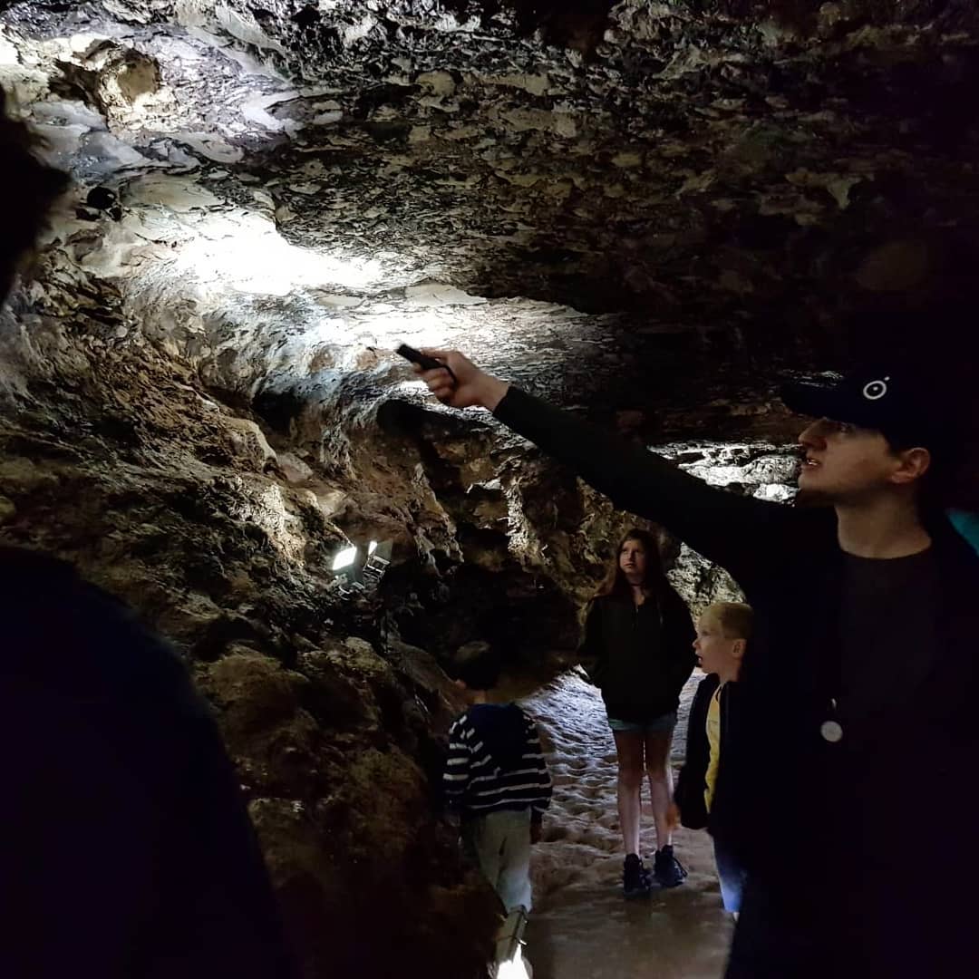 De Kluterthöhle is een grote grot in Ennepetal. Zeker een leuk uitje!
Lees meer op onze website (onder ‘Hier leer je kruipen’)! 🔦🧒👧 #kluterhöhle #ennepetal #uitje #uitstapje #kinderen #leukvoorkids #reistips #leukidee #reizenmetkinderen #vakantie #aanrader #avontuur #spannend #adrenaline #duitsland #erlebnis #noordrijnwestfalen #abenteuer #grotten #grot #höhlen