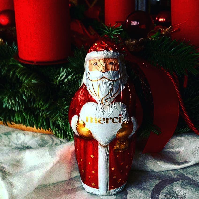 🎶 Lustig, lustig, tralalalala, bald ist Nikolausabend da! 🎶
Vandaag wordt in Duitsland Nikolaus gevierd. Dit feest lijkt wel een beetje op Sinterklaas, maar wordt niet zo uitgebreid gevierd als in Nederland.
🎅🎉🎁🎄
#nikolaus #sinterklaas #feest #kinderfeest #cadeaus #adventstijd #adventadventeinlichtleinbrennt #cultureleverschillen #duitsland #kersttijd #rustig #gezellig #fijneweekend #schokonikolaus