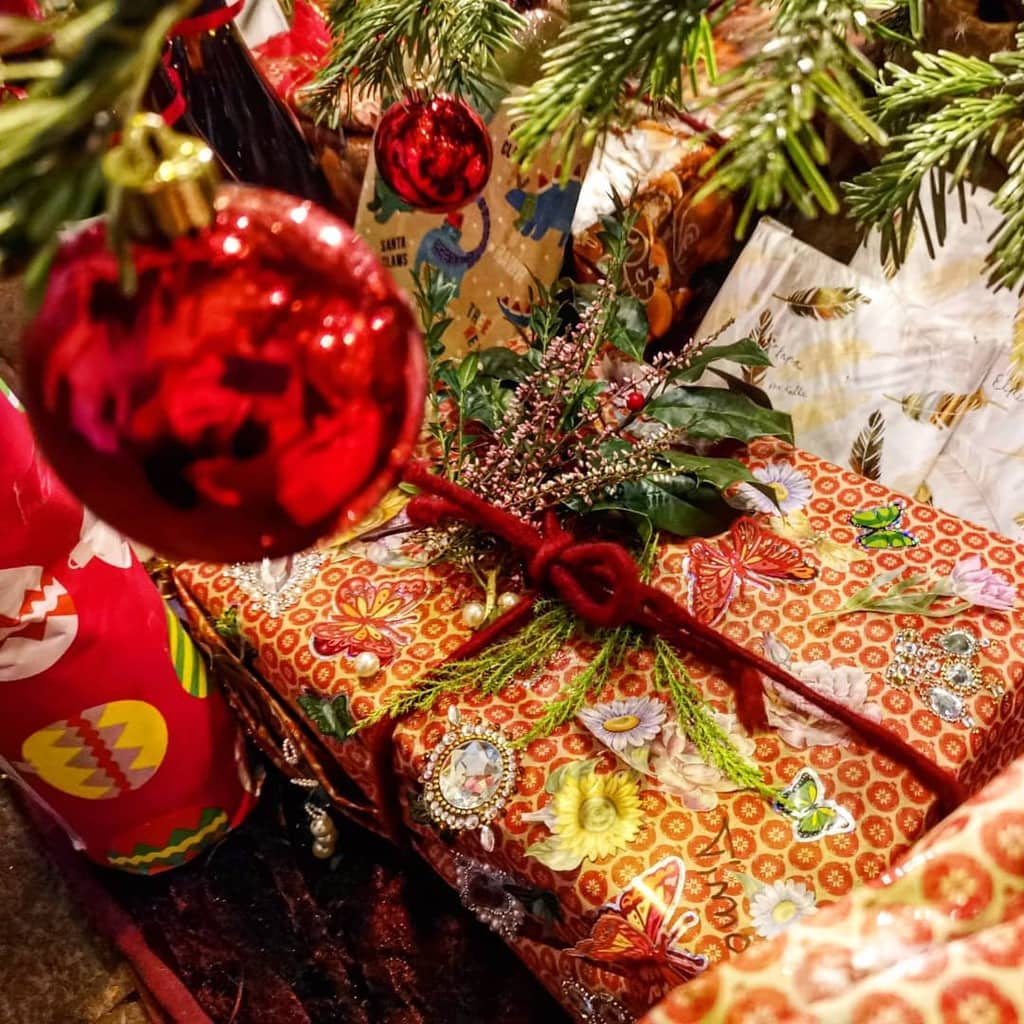 Het Duitsland magazine wenst een vrolijk kerstfeest, omringd door familie en vrienden. 🤗❤️🎄✨🎁 #prettigekerstdagen #merrychristmas #familie #liefde #kerstmis #feestdagen #cadeau #feestvandeliefde #vrienden #rust #geluk #kerstboom #kerstdecoratie #ilovechristmas