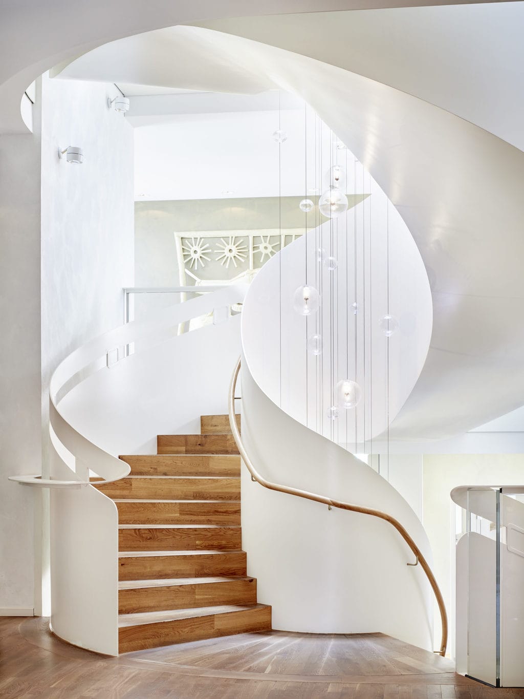 Leuke designhotels in Duitsland hebben features zoals dit trappenhuis in Hotel La Maison in Saarlouis