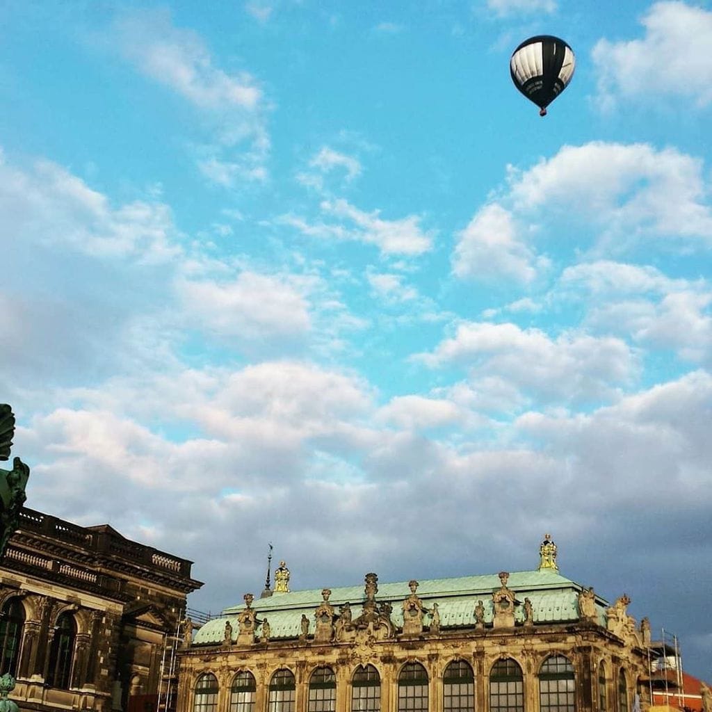 De “Zwinger” is een van de vele leuke monumenten, die van Dresden een van de mooiste steden in Duitsland maken. 😍  #stedentrip #dresden #zwingerdresden #duitsland #vakantie #duitslanddichtbij #reizen #opstap #heteluchtballon #ballontocht #komdatzien #vakantietip #dresdenphotography #hemel