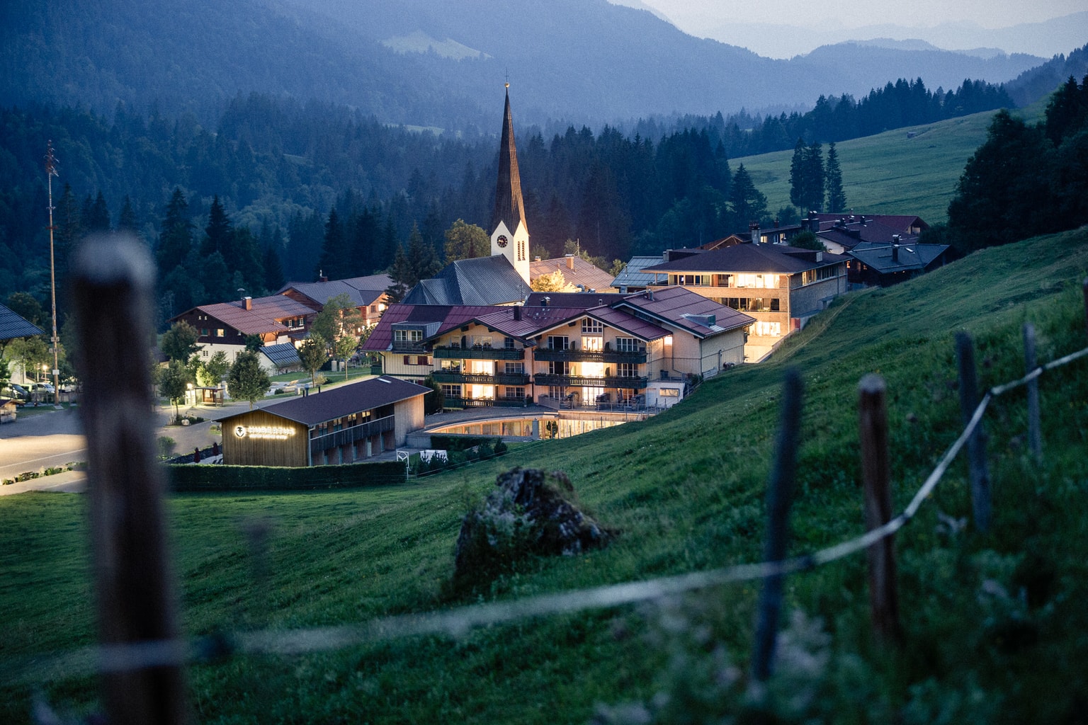 Uitzicht op de Hubertus Alpin Lodge met uitzicht op de Allgaeu