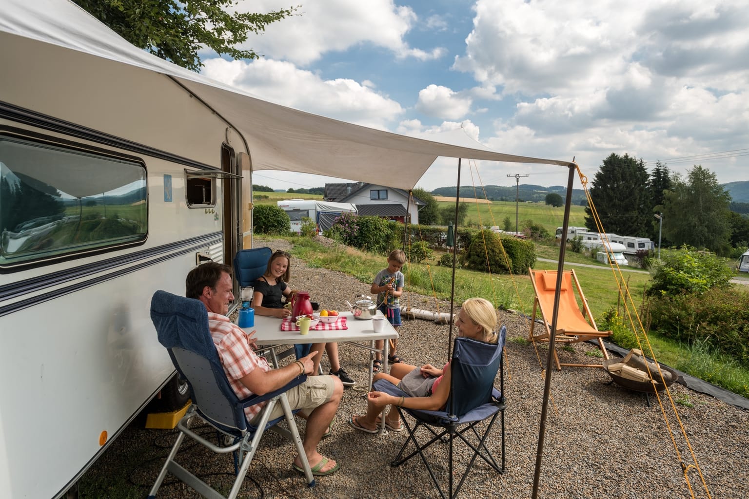 Woonwagenbewoners in den Caravan in het Bergische Land
