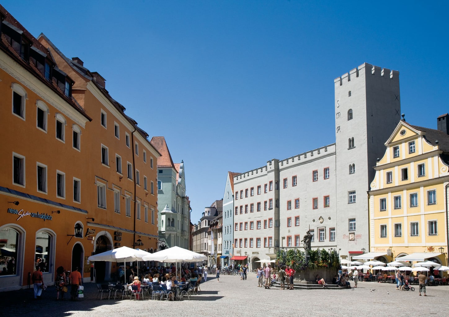 De Haidplatz is een van de mooiste plekken in de historische binnenstad van Regensburg