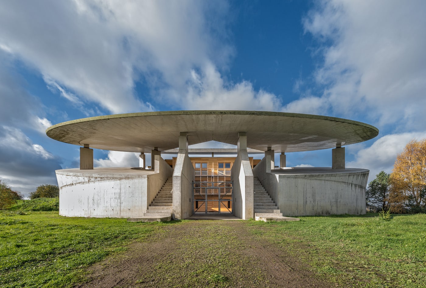 Het-recketstation-of-muziekgebouw-op-museum-eiland-hombroich