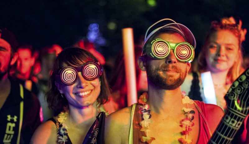 Festivalgangers op het popfestival Juicy Beats in Dortmund