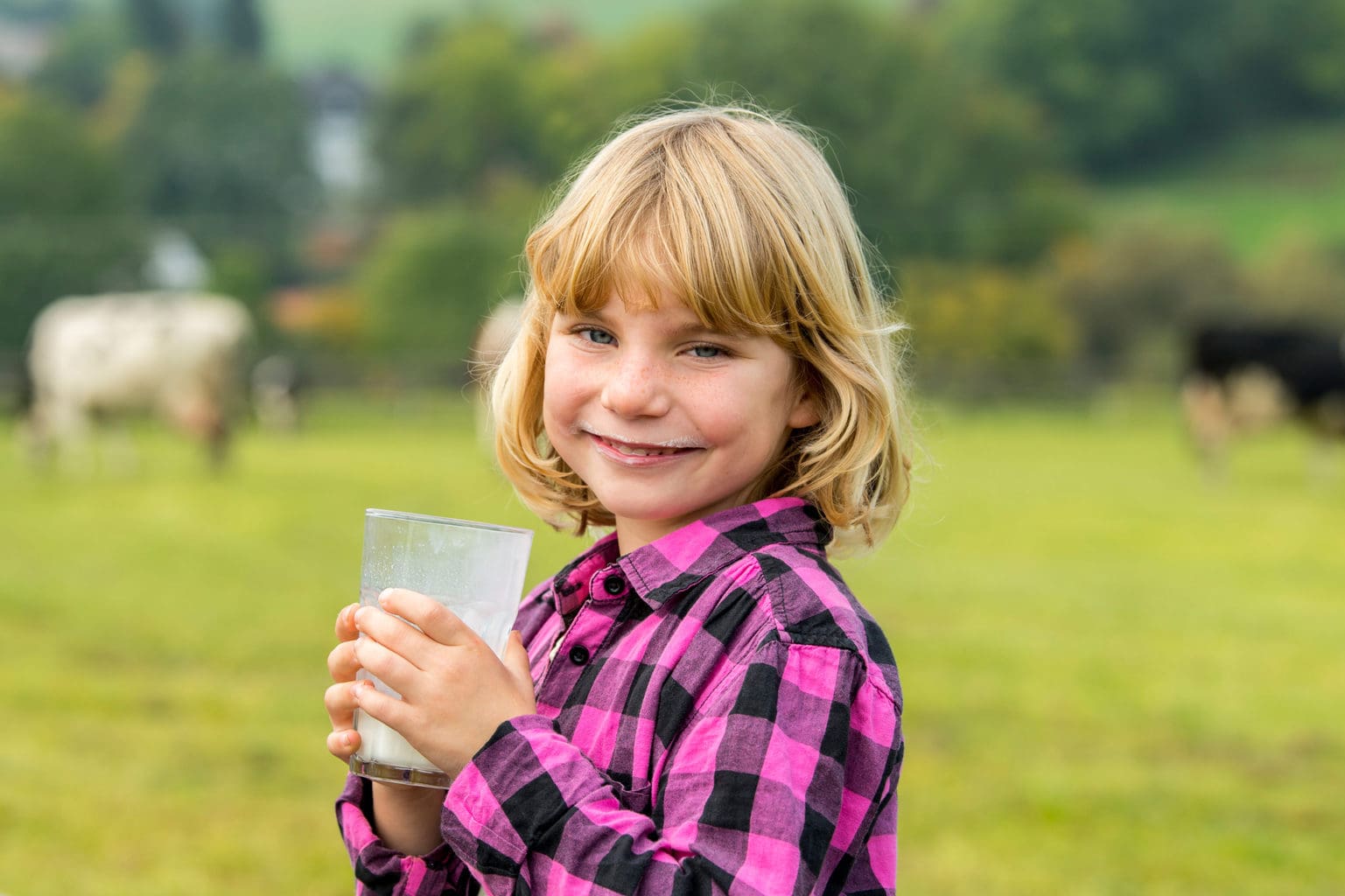 Melk herontdekken lijkt een leuke taak te zijn voor dit jong meisje