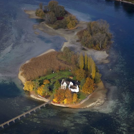 Het eiland Werd bij Stein am Rhein in Duitsland vanuit de lucht