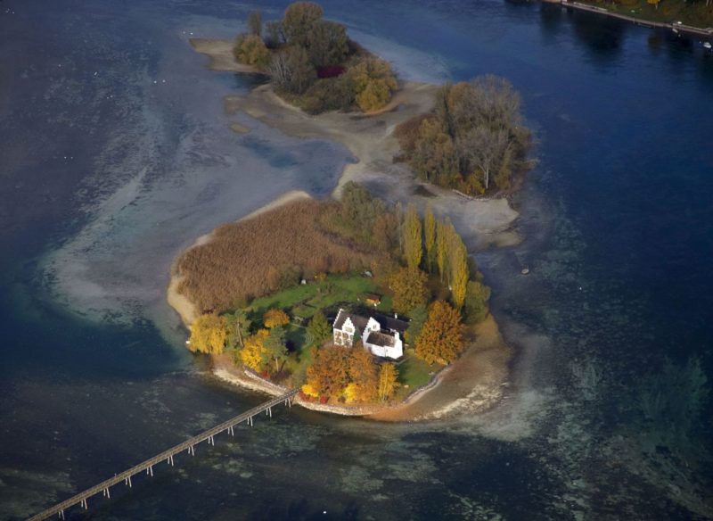 Het eiland Werd bij Stein am Rhein in Duitsland vanuit de lucht