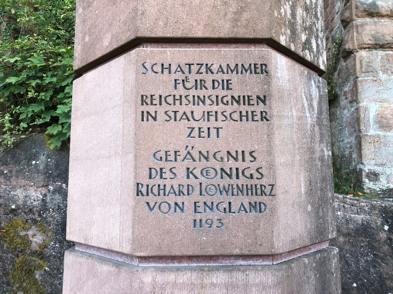 Reichsburg Trifels was ooit een gevangenis waar ondermeer Richard I Leeuwenhart van Engeland ingezeten heeft