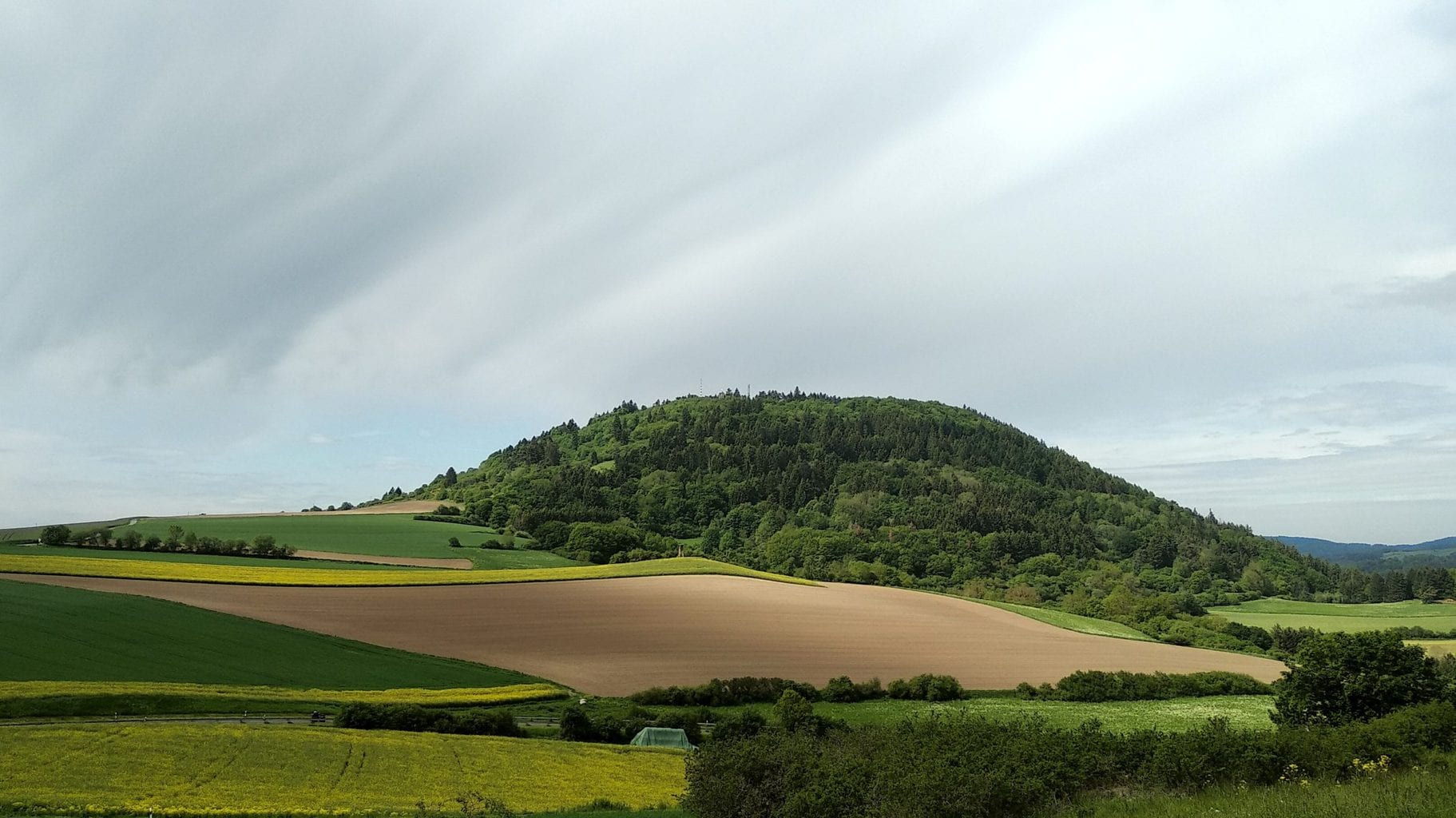 Heuvels in de Eifel in de buurt van Blankenburg behoren ook tot de uitstapjes rondom Keulen