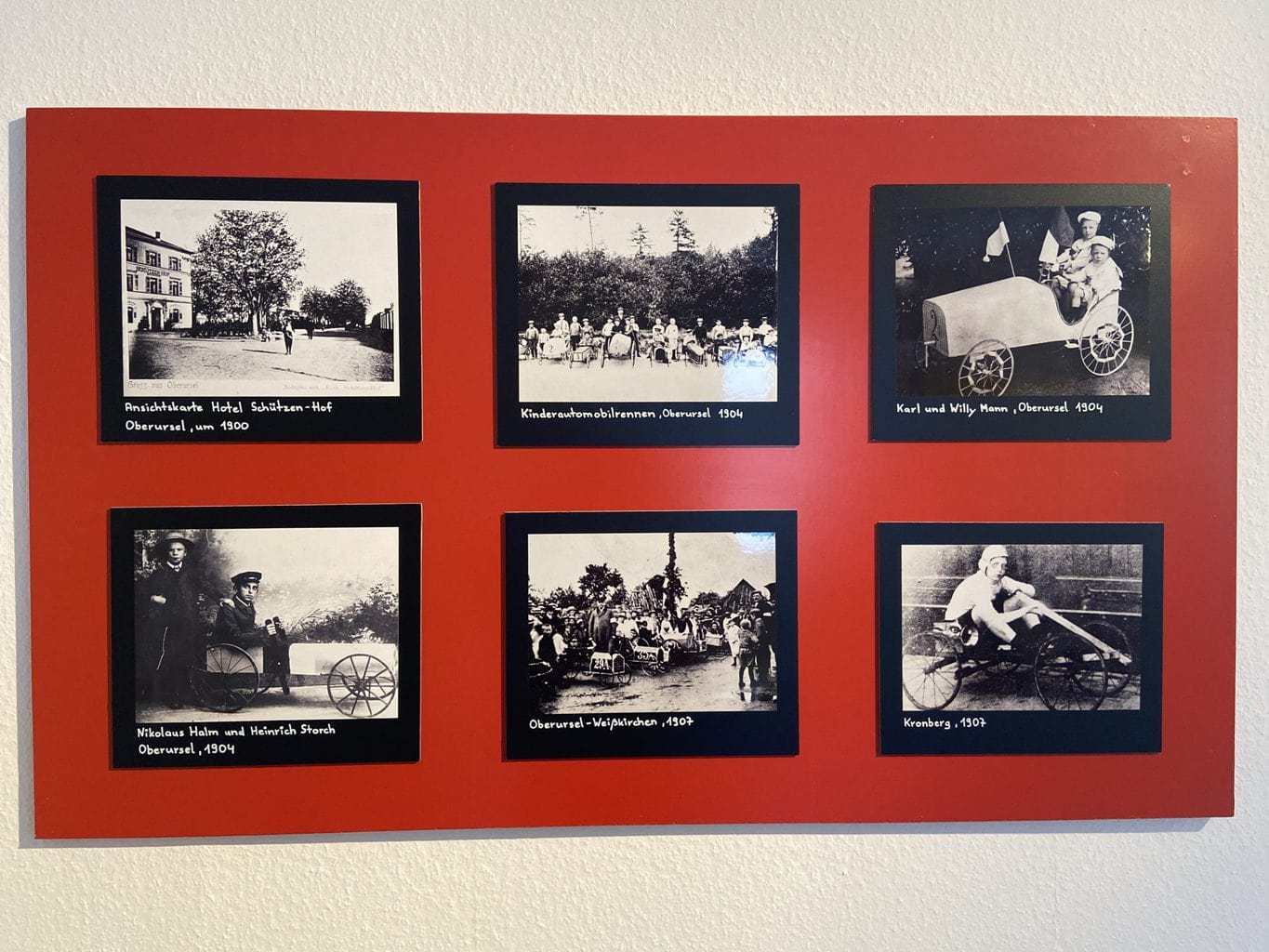 Historische fotos over het begin van de Duitse traditie die zeepkistenrace heet