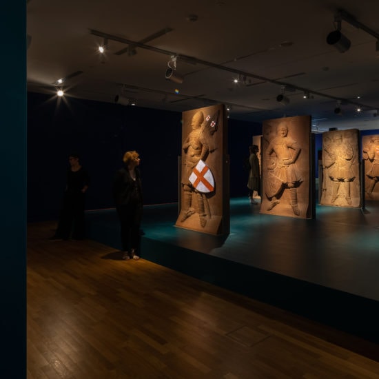 Tentoonstelling Landesmuseum Mainz De Keizers en de zuilen van hun macht standbeelden wapens