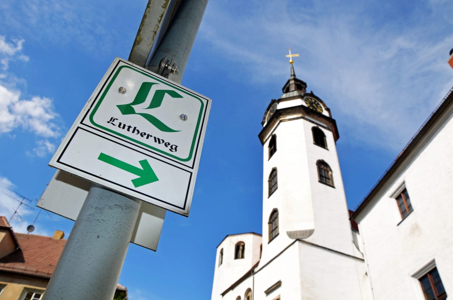 Sein met het Lutherpad in Torgau met kerk St. Marien