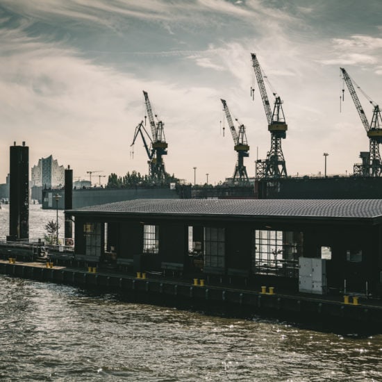 Restaurant Liberté met havenkraans in Hamburg