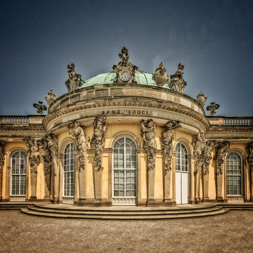 Kasteel Sanssouci in Potsdam is heel populair bij touristen