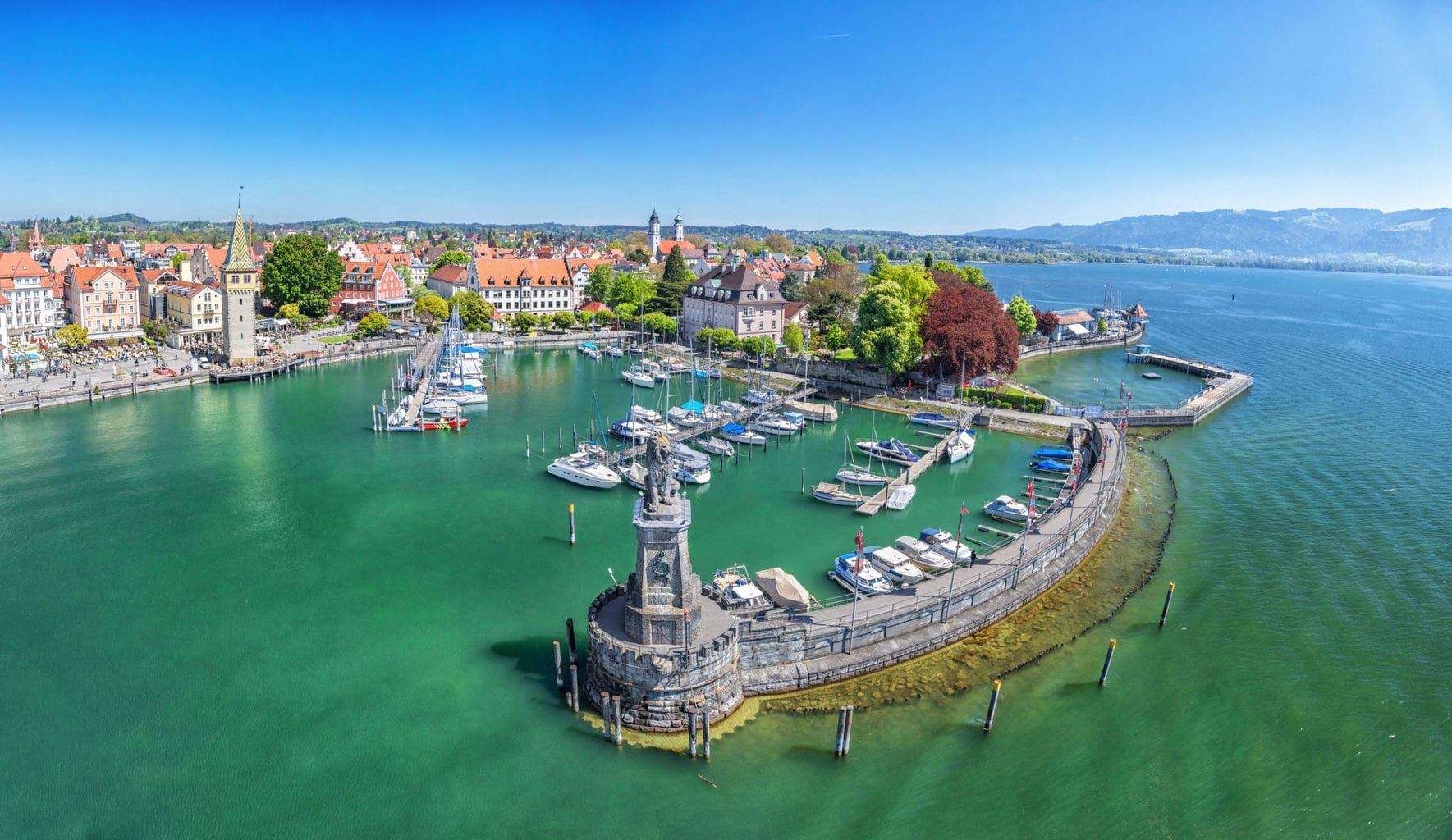 De haven van Lindau aan de Bodensee is een van de 15 populairste bezienswaardigheden in Duitsland