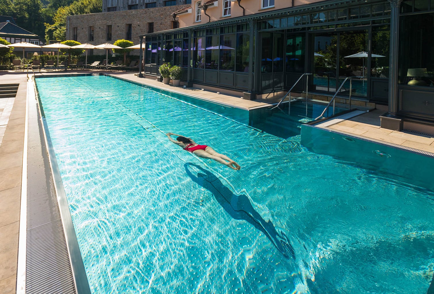Buitenzwembad van Hotel Bollants in het Duitse Saarland