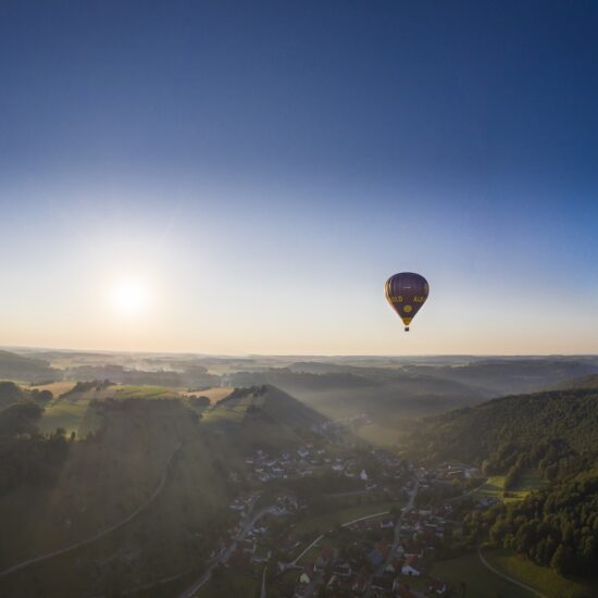 ballonvaart over de swabische alb bij Münsingen in Baden-Württemberg met Rudi Fuchs