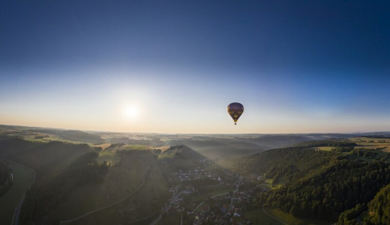 ballonvaart over de swabische alb bij Münsingen in Baden-Württemberg met Rudi Fuchs