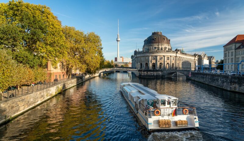 Bootstocht op de Spree in Berlijn met museumeiland en televisietoren