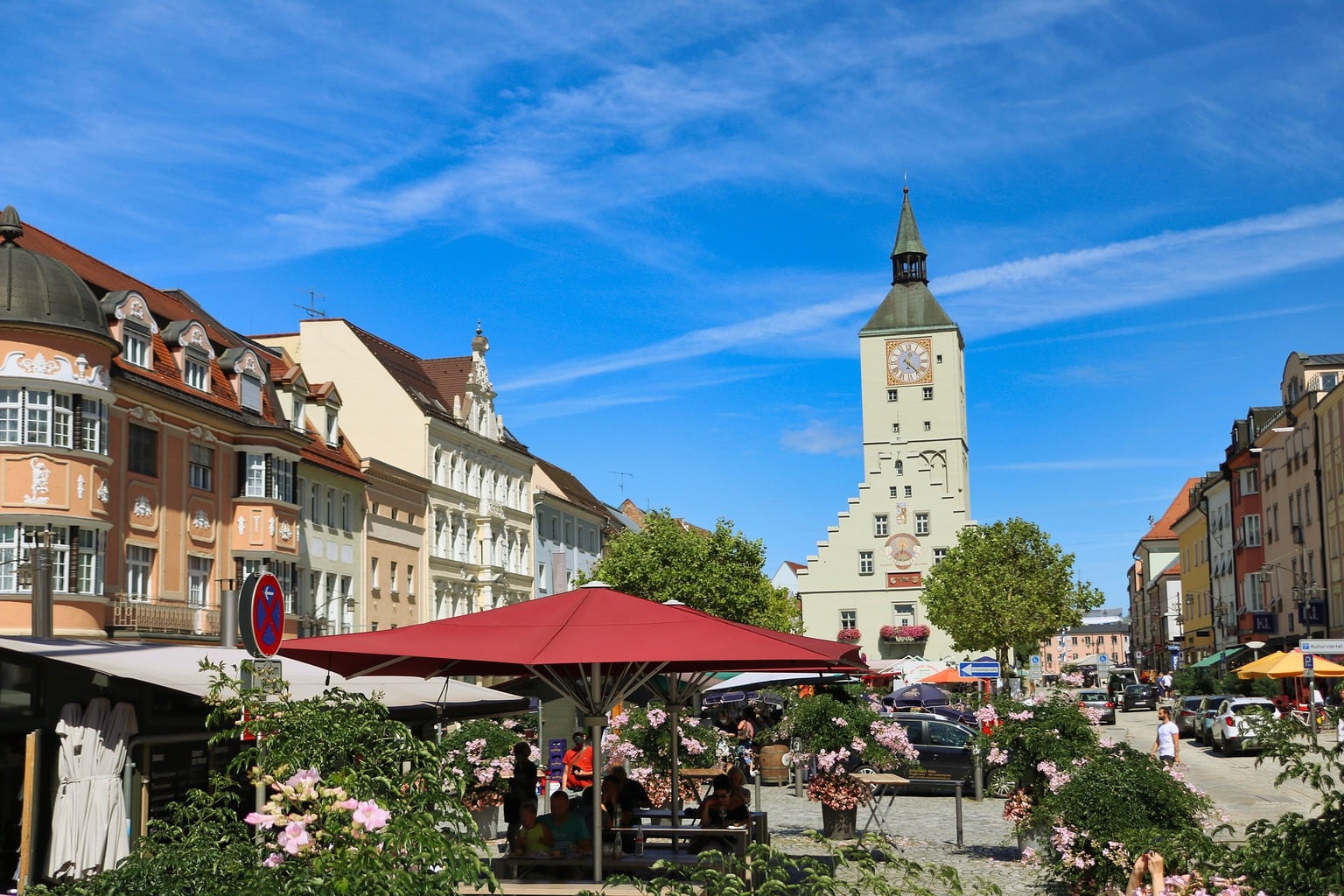 Stadsgezicht van Deggendorf in Beieren waar veel kaarsen geproduceerd worden
