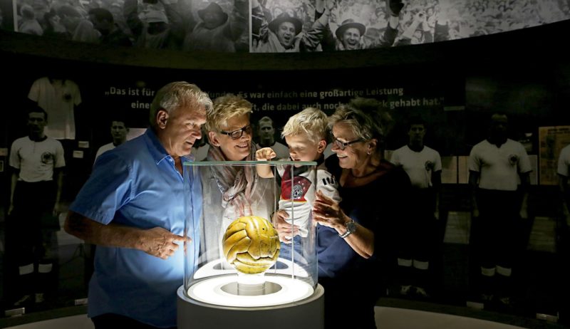 Voetbal van het wonder van Bern in het Duits voetbalmuseum