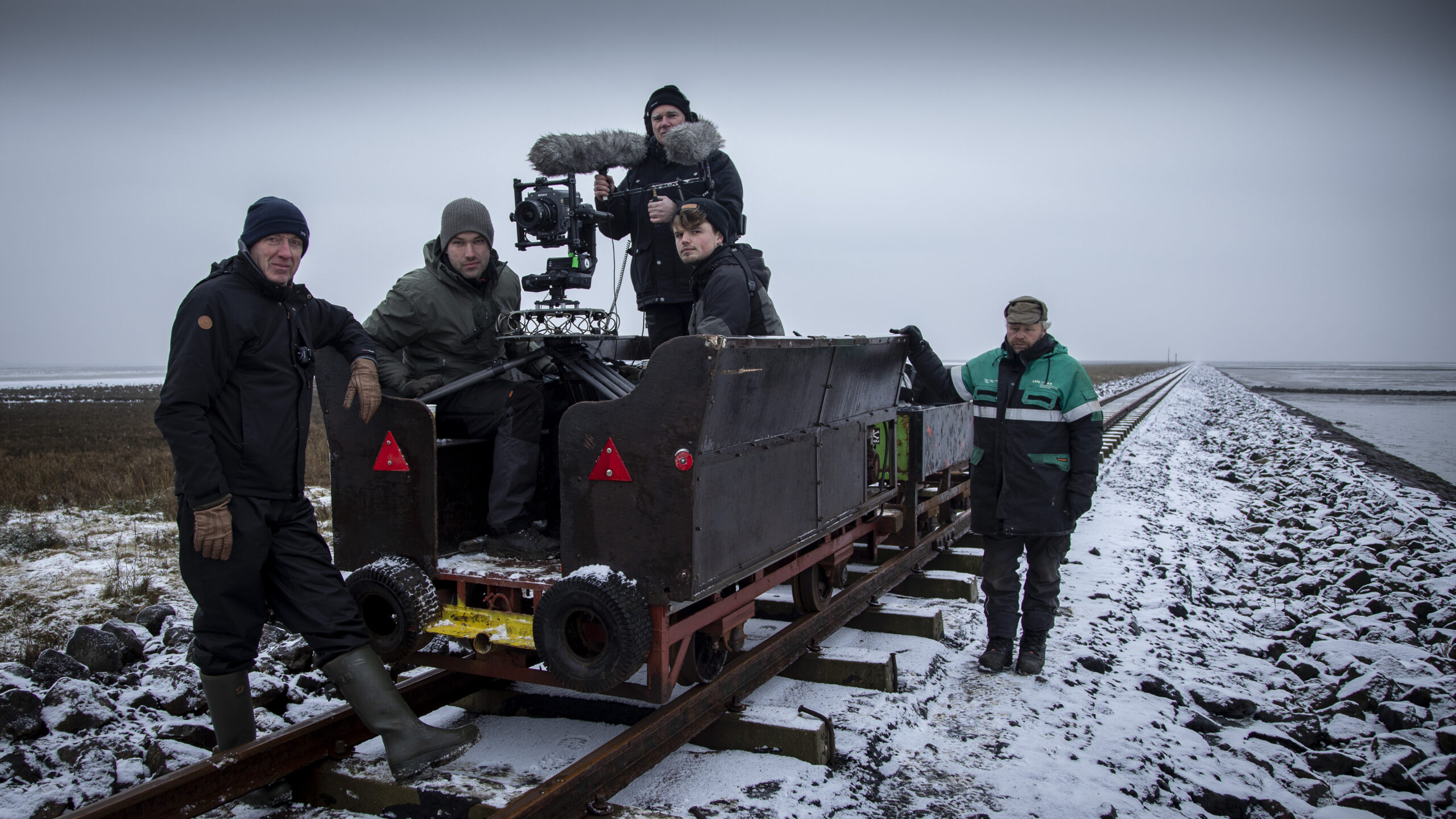 Filmcrew van Silence of the Tides werkt ondermeer in de winter op de Halligen in Duitsland