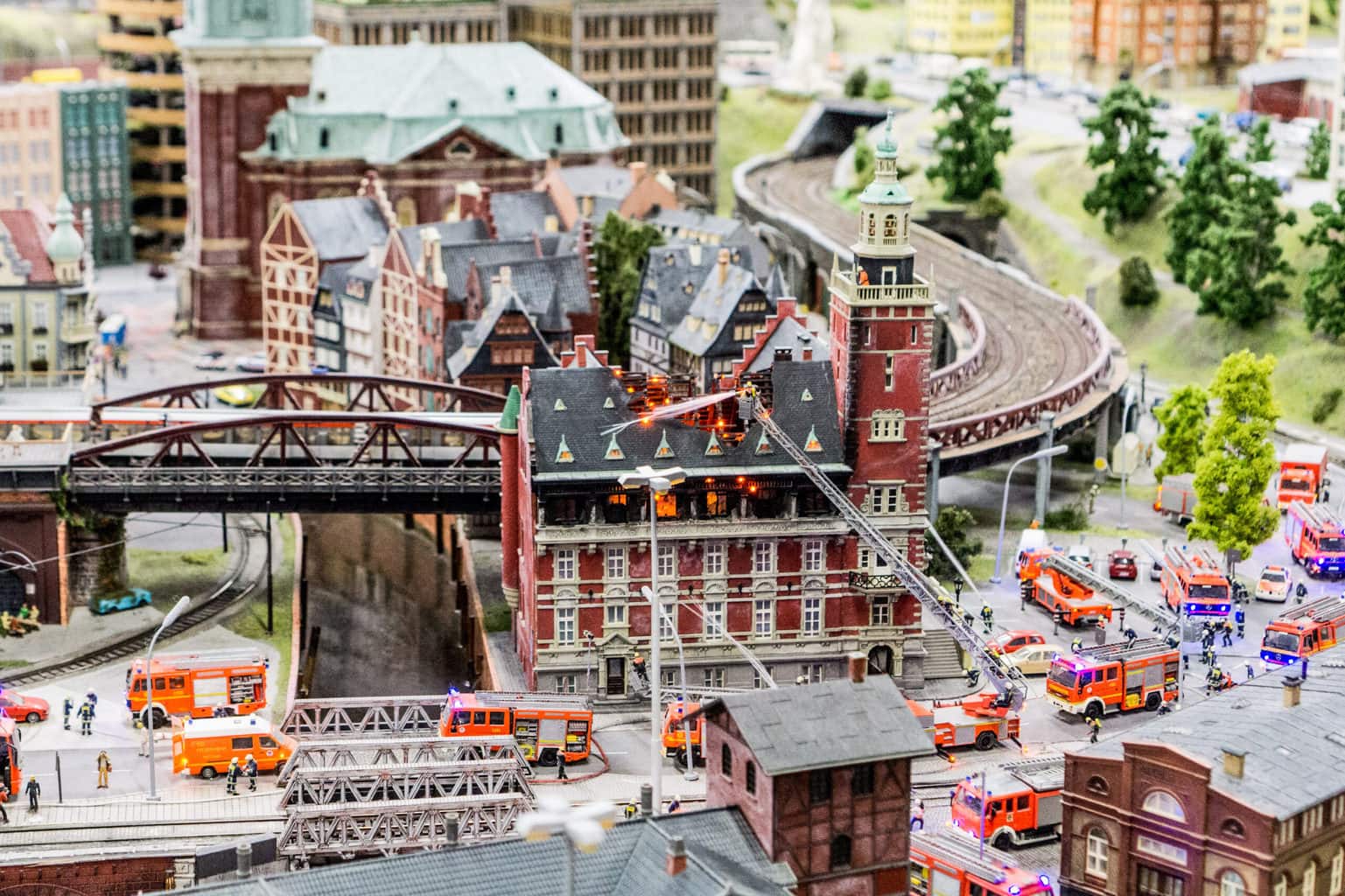 De brandweer in pretpark Miniatur Wunderland in Hamburg
