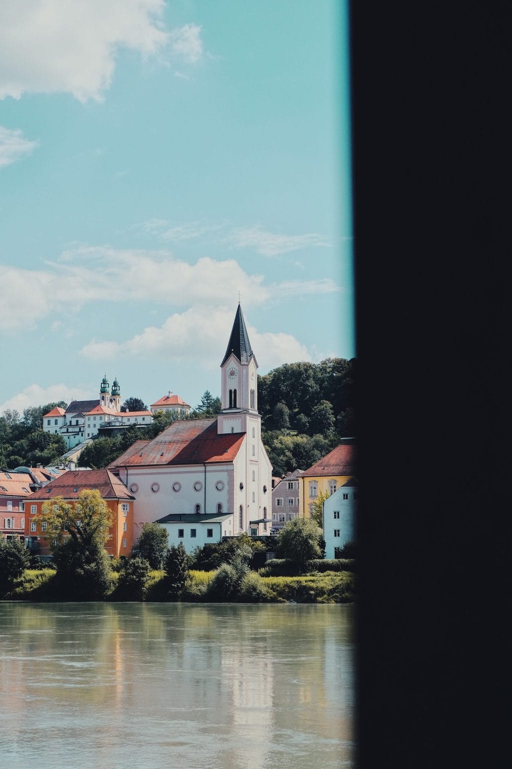 Water en oude gebouwen in Passau een van de groene steden van Oost-Beieren