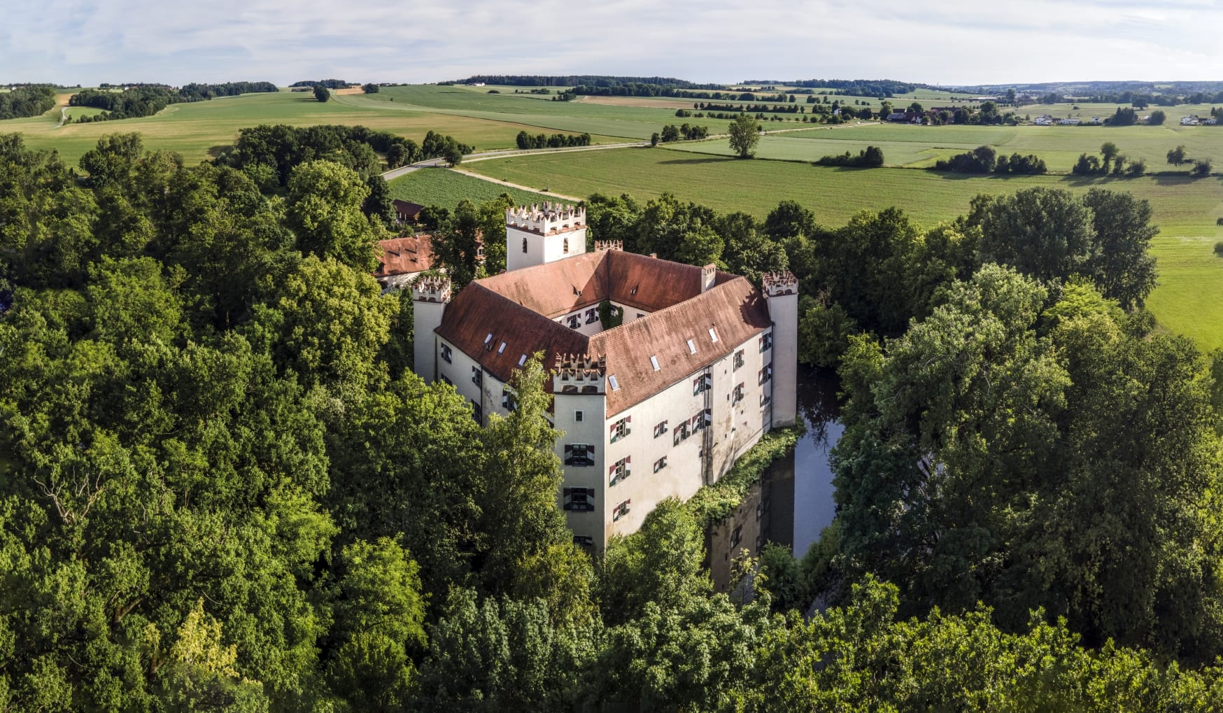 Luchtopname van Schlossparkhotel Marienkirchen in Beieren