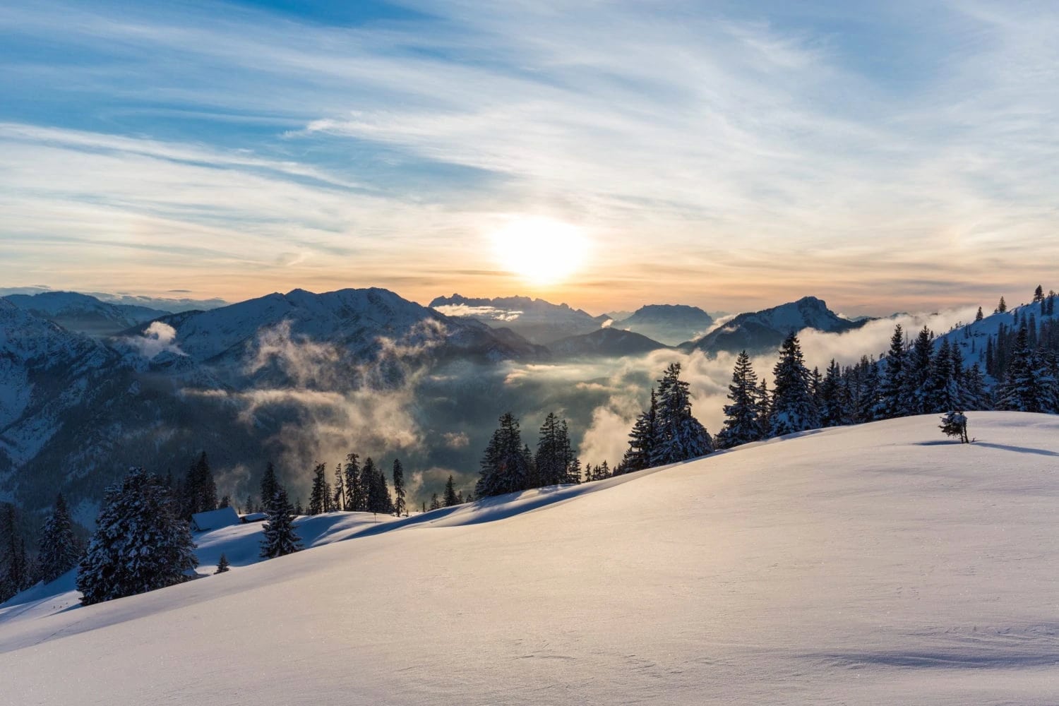 Winterpanorama in de bergen bij Ruhpolding in Beieren