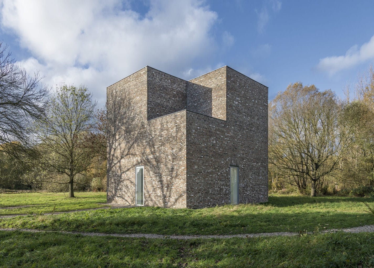 Toren of "Turm" op het Insel Hombroich, een Museumeiland in Noordrijn-Westfalen, Duitsland