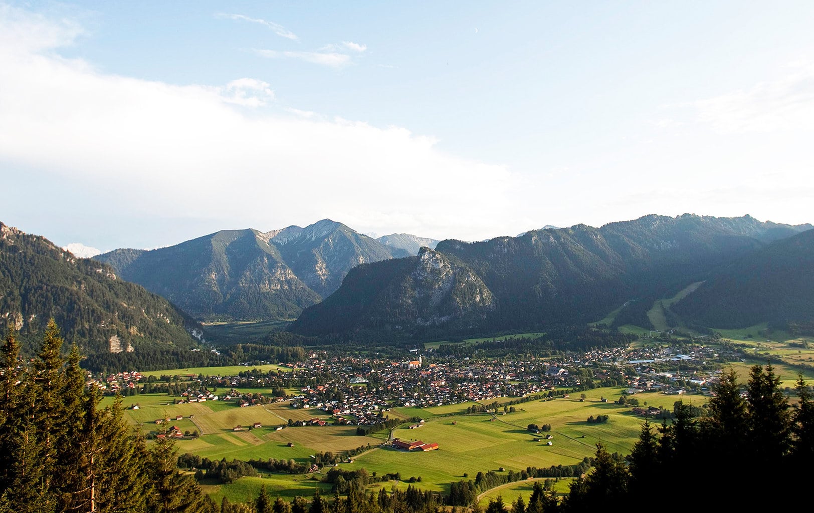 Uitzicht op Oberammergau vanaf de AUfacker