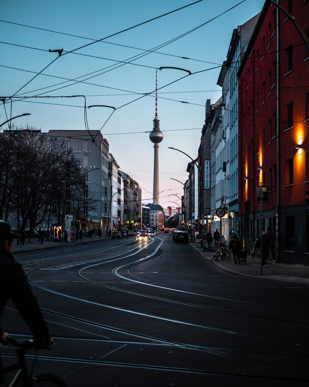 Brunnenstraße, Berlijn met uitzicht op de Fernsehturm