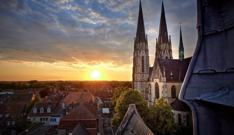 Zonsondergang over de St. Ludgerus Dom in Billerbeck