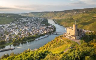 De ruïne van de burcht Landshut in Bernkastel-Kues.