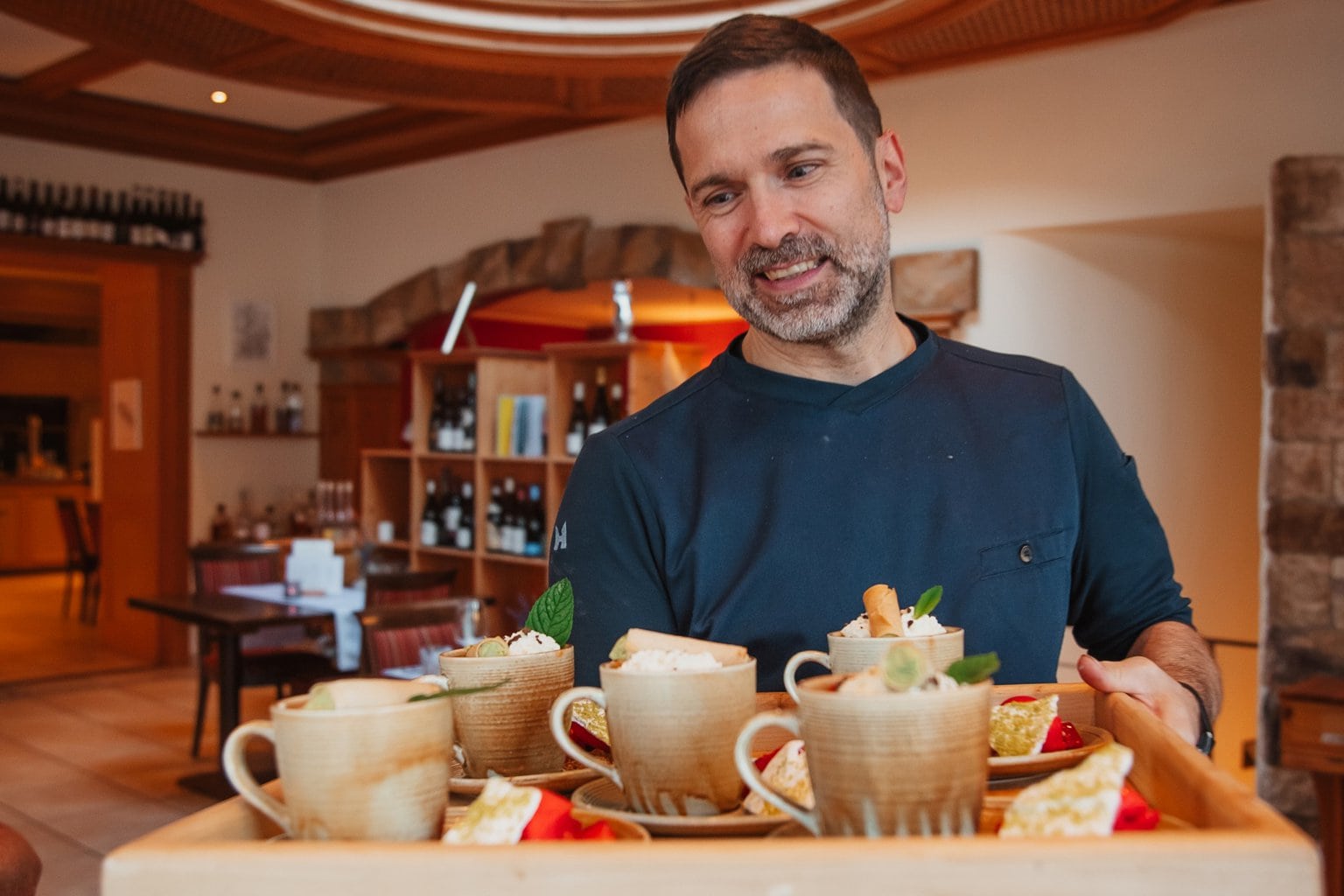 De nieuwe "Elzacher Feinschmecker-Tour" van Gasthaus Rössle biedt een heerlijke combinatie van culinaire en wandelgenoegens.