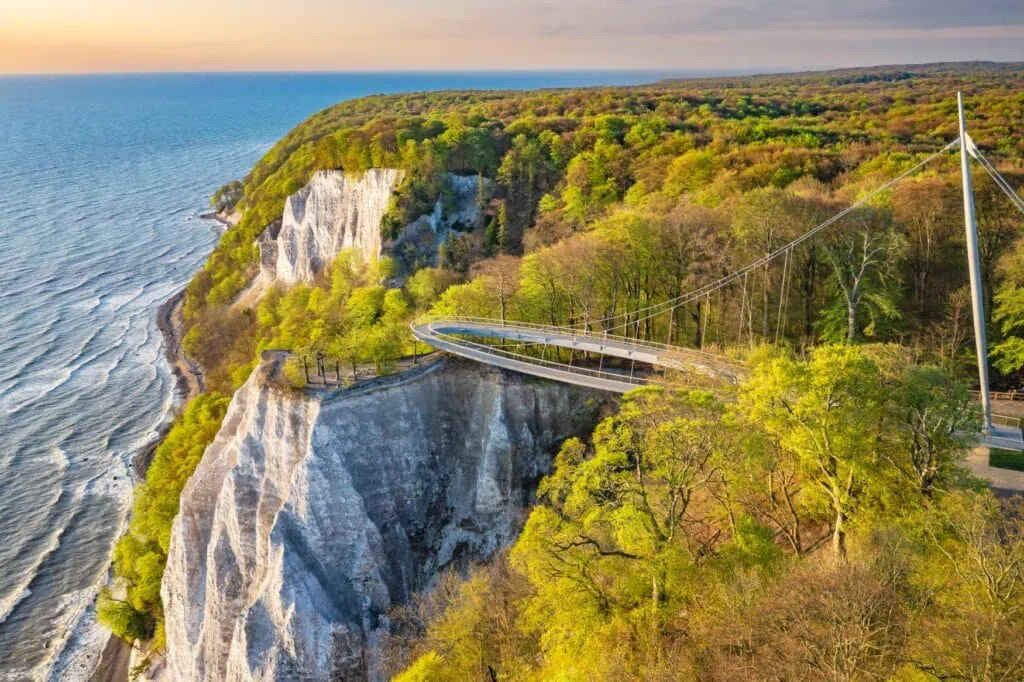 Elliptische rondwandeling op Rügen boven de krijtrots Königsstuhl