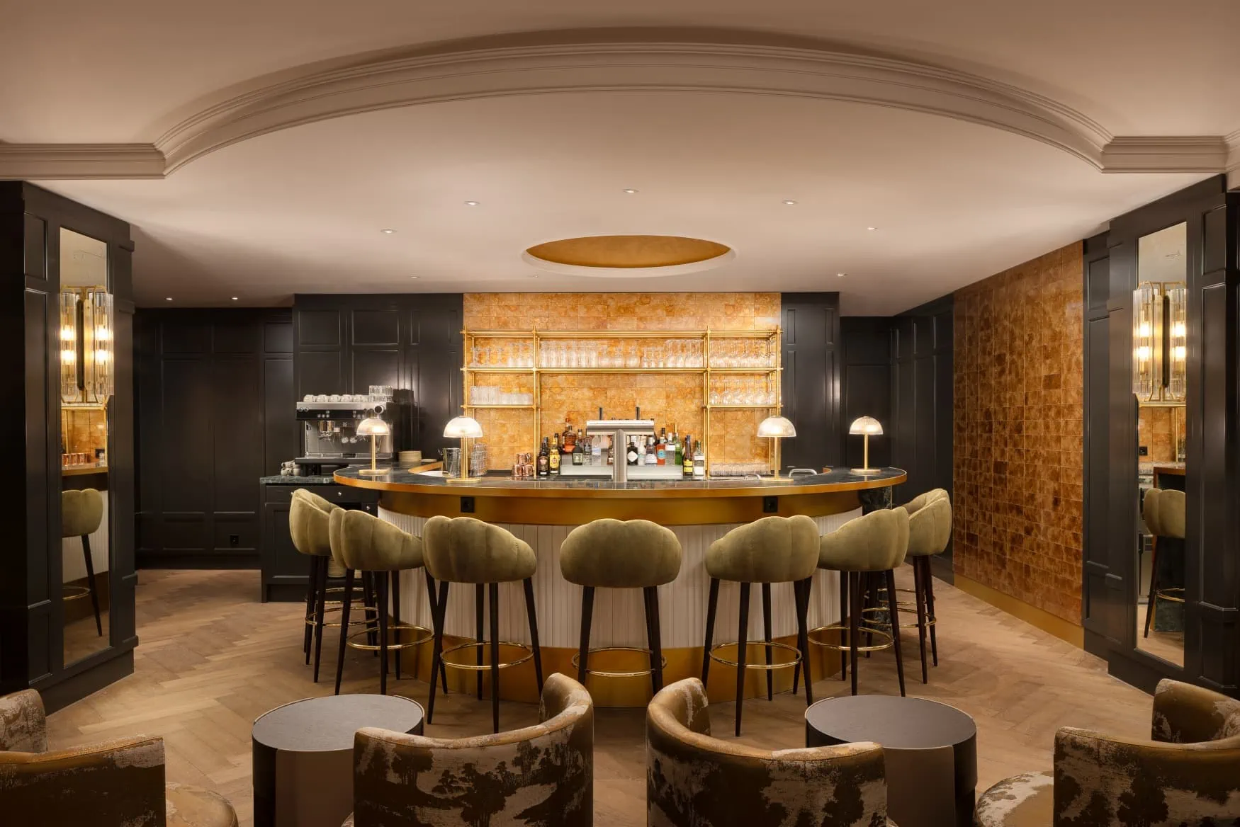 Schrieders Bar in het Hilton Heidelberg, een nieuw hotel in Heidelberg, Baden-Württemberg, Duitsland