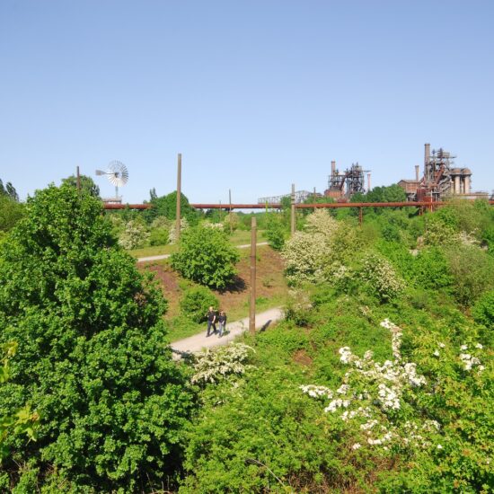 Parkterrein van het Landschaftspark Nord in Duisburg in het Ruhrgebied in Noordrijn-Westfalen, Duitsland.