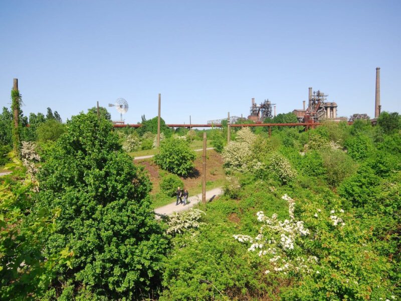 Parkterrein van het Landschaftspark Nord in Duisburg in het Ruhrgebied in Noordrijn-Westfalen, Duitsland.