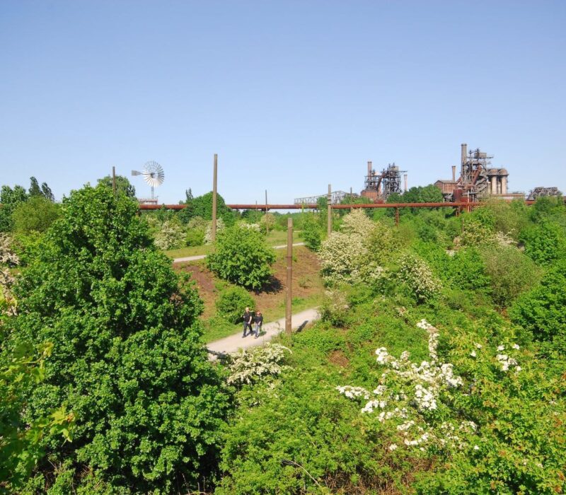 Parkterrein van het Landschaftspark Nord in Duisburg in het Ruhrgebied in Noordrijn-Westfalen, Duitsland.