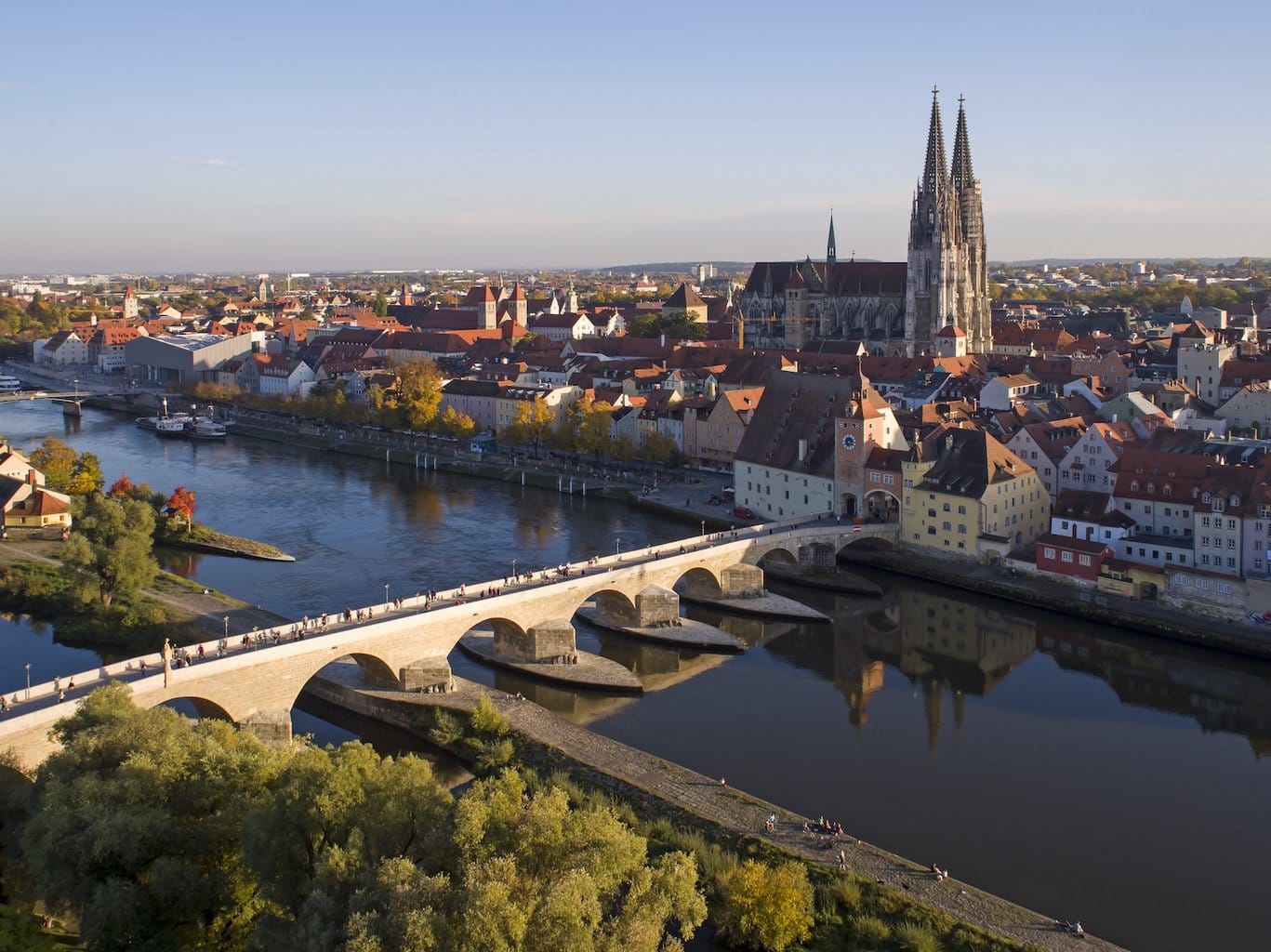 Regensburg van bovenaf met uitzicht op de Donau