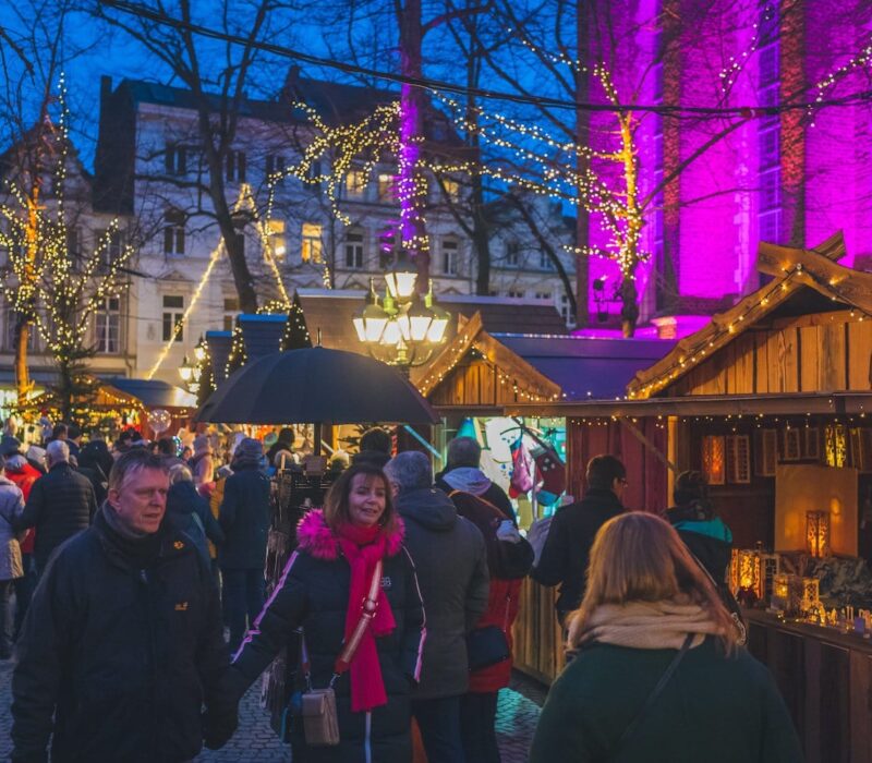 De Krippenmarkt van Kevelaer in Noordrijn-Westfalen, Duitsland trekt ieder jaar vele gasten.